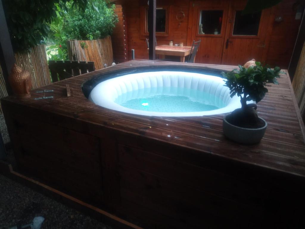 Chalet Chalet avec spa à Libourne proche St-Emilion Chemin de Couperie 33500 Libourne