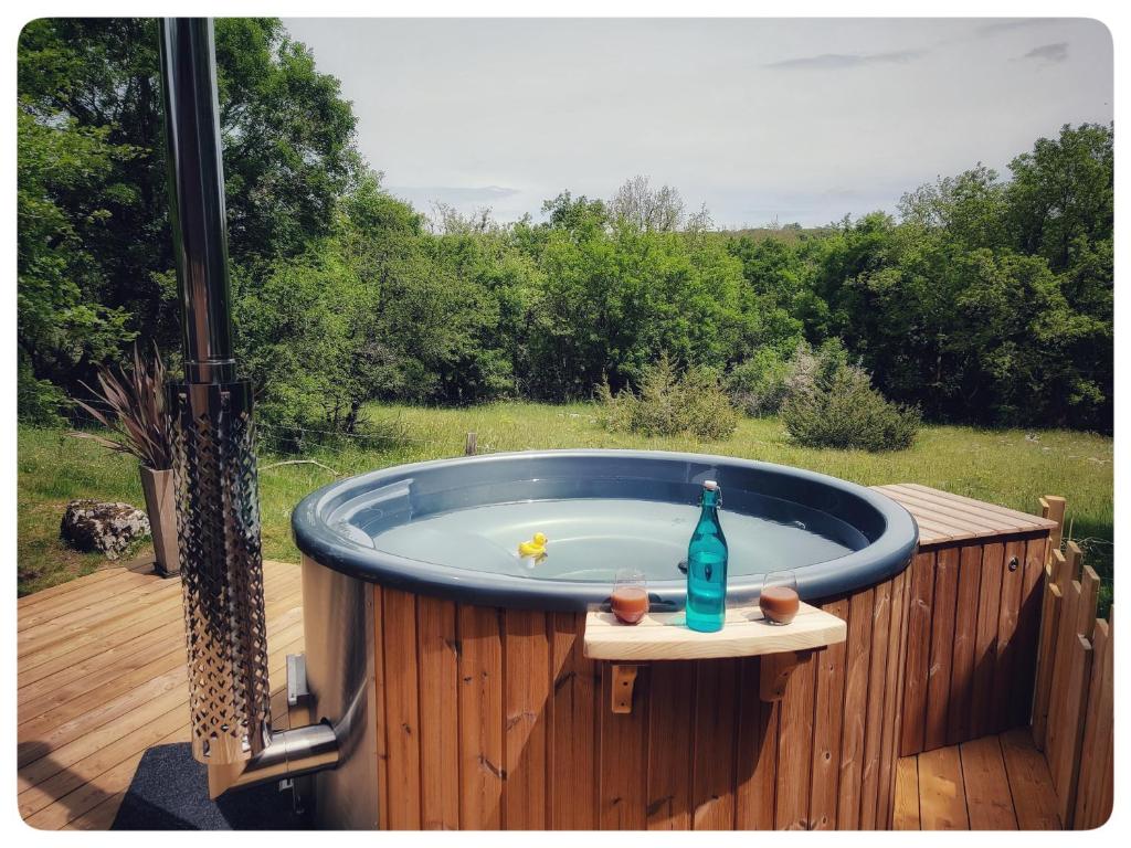 Chalet Chalet, bain nordique (spa) dans le triangle noir chayre 46320 Quissac