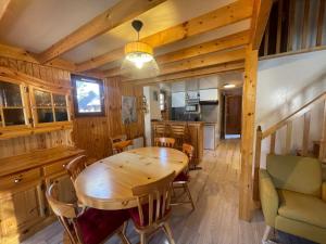 Chalet Chalet Barcelonnette, 4 pièces, 8 personnes - FR-1-165A-121 grd chalet au chalet de Barcelonnette 04400 Barcelonnette Provence-Alpes-Côte d\'Azur