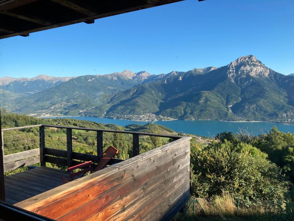 Chalet bioclimatique avec vue sur le lac de Serre Ponçon Le Village, 05160 Saint-Apollinaire