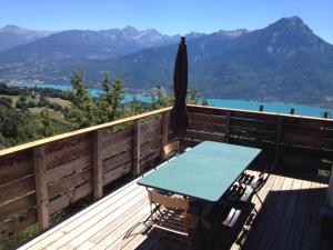 Chalet bioclimatique avec vue sur le lac de Serre Ponçon