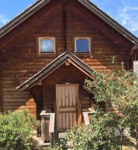 CHALET BOIS 8 PERS AVEC PISCINE ET VUE IMPRENABLE