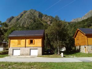 Chalet bois au milieu des Pyrénées