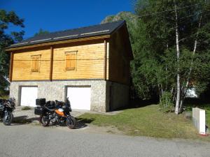 Chalet Chalet bois au milieu des Pyrénées 3 Las Planos 09390 LʼHospitalet-près-lʼAndorre Midi-Pyrénées