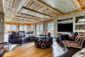Chalet Carte Blanche Tango Charlie