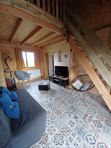 Chalet chaleureux avec parking garage motos, vélos