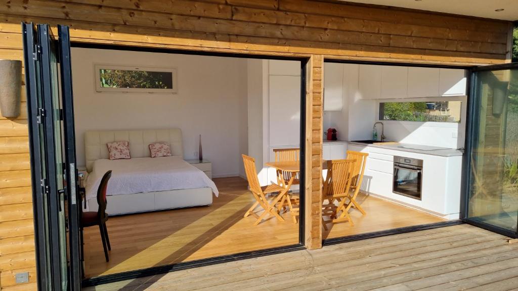 Chalet CHALET CONTEMPORAIN LES LAURIERS SUR L'ÎLE DU LEVANT 65 de la corniche 60 ÎLE DU LEVANT 83400 Île du Levant