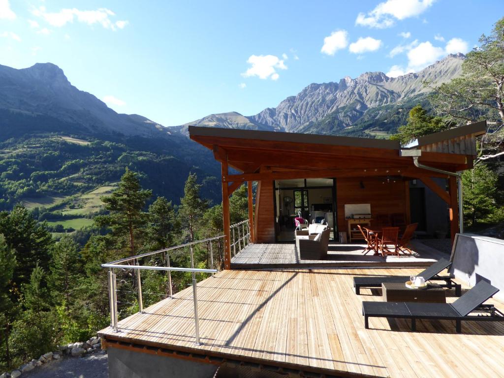 Chalet Chalet Contemporain Ubaye Lotissement serre legier Rioclar 04340 Méolans