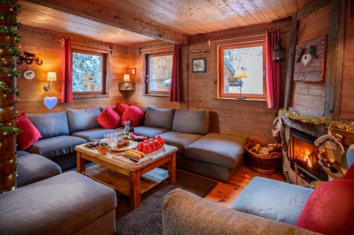 Chalet Côté Cœur, La Tania, with Outdoor Hot Tub and 7 Ensuite Rooms
