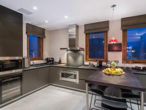 Chalet Courchevel 1650, 6 pièces, 10 personnes - FR-1-563-11