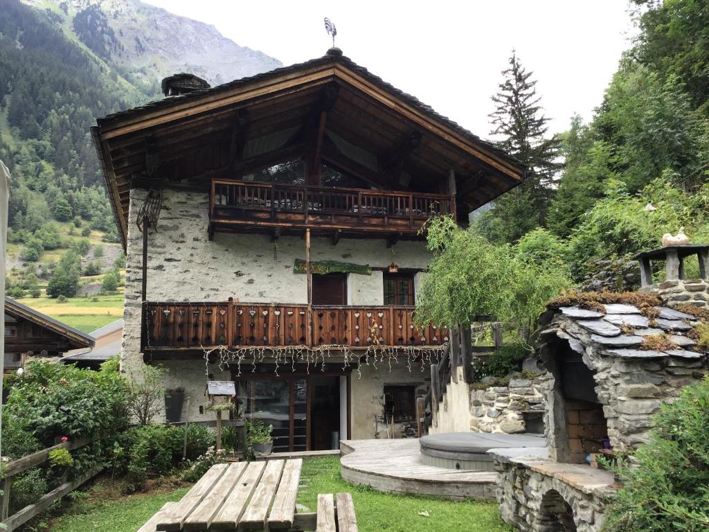 Chalet d'en Haut Luxury and Charm in a Savoyard chalet Chalet d’en haut La Mazure, 73640 La Masure