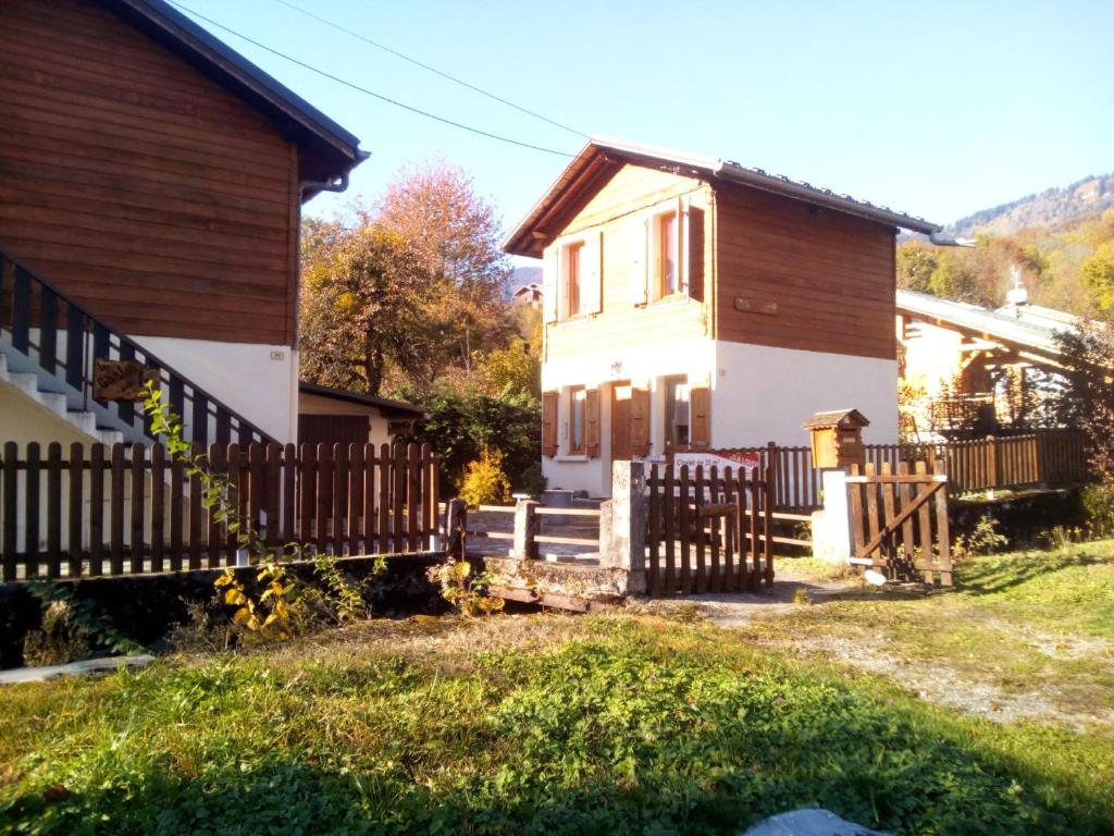 Chalet Chalet d'une chambre avec jardin amenage et wifi a Samoens 41 Place du Berouze 74340 Samoëns