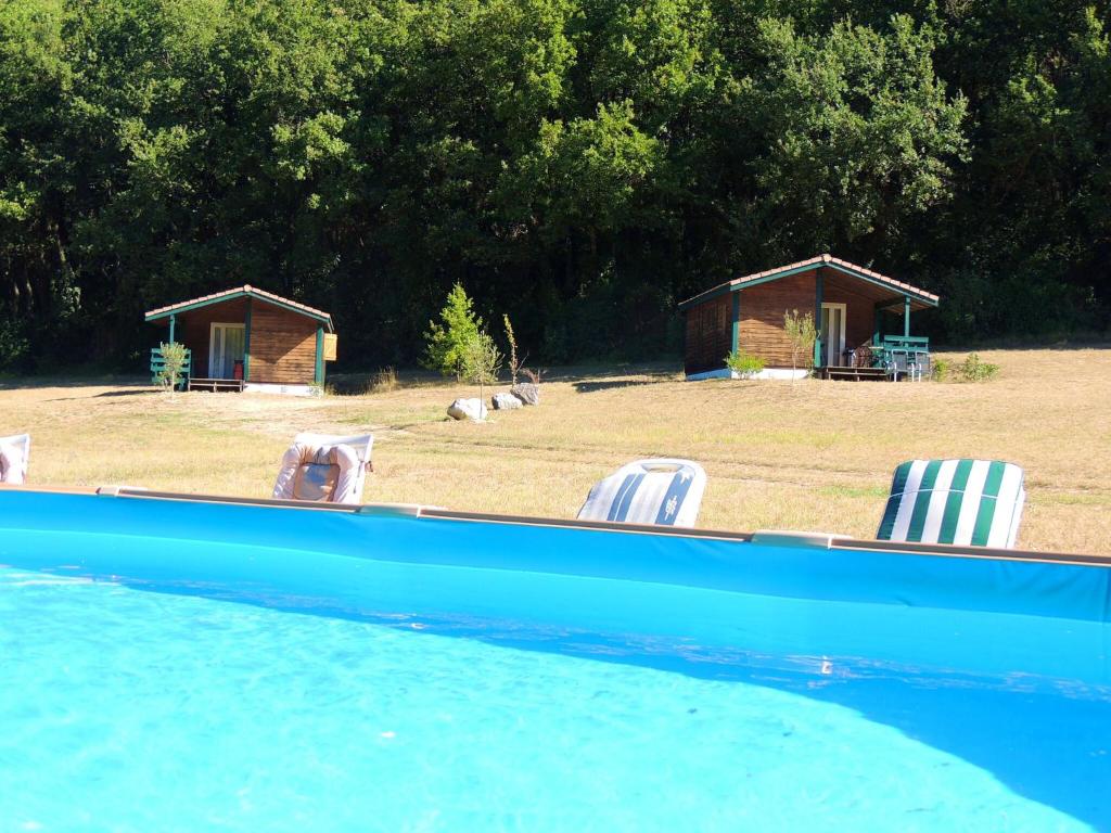 Chalet Chalet de 2 chambres avec piscine partagee et jardin amenage a Les Tourettes 615 Chemin de Serre Joanna 26740 Les Tourrettes