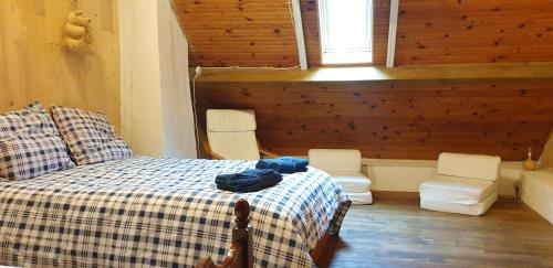 Chalet de 2 chambres avec terrasse amenagee et wifi a Ger de Boutx a 4 km des pistes