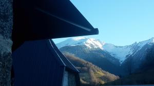 Chalet de 2 chambres avec terrasse amenagee et wifi a Ger de Boutx a 4 km des pistes