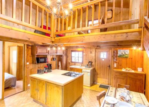 Chalet de 2 chambres avec terrasse amenagee et wifi a Saint Gervais les Bains a 3 km des pistes