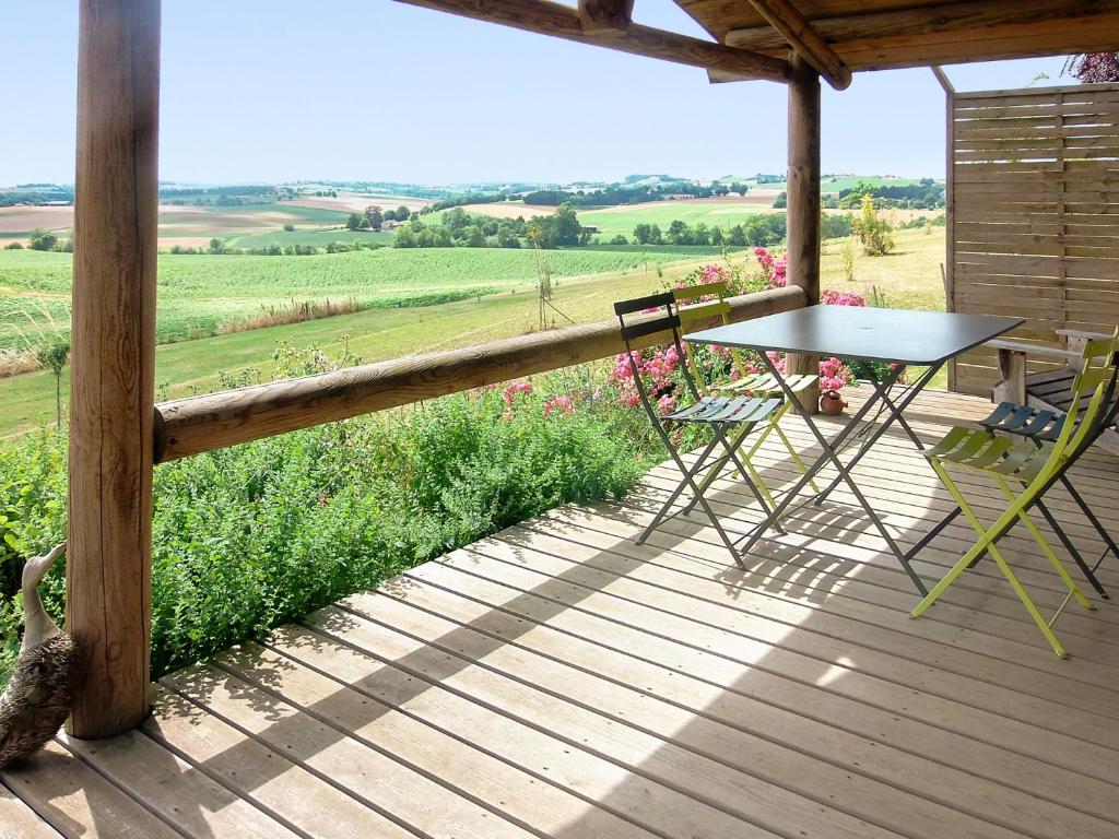 Chalet de 2 chambres avec vue sur la ville piscine partagee et jardin amenage a Pauilhac Chemin du Tuko, 32500 Pauilhac