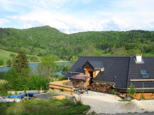 Chalet de 2 chambres avec vue sur le lac jardin amenage et wifi a La Thuile