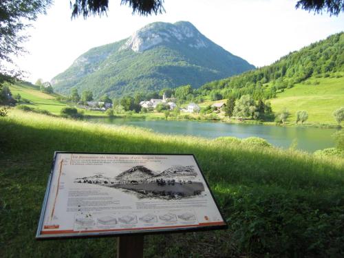 Chalet de 2 chambres avec vue sur le lac jardin amenage et wifi a La Thuile