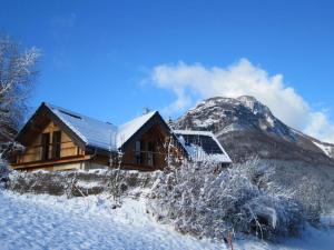 Chalet de 2 chambres avec vue sur le lac jardin amenage et wifi a La Thuile