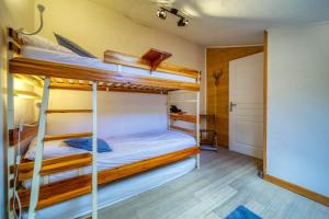 Chalet de 3 chambres avec jardin amenage et wifi a Cevins