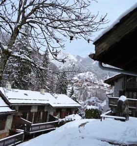 Chalet de 3 chambres avec jardin amenage et wifi a Champagny en Vanoise a 1 km des pistes