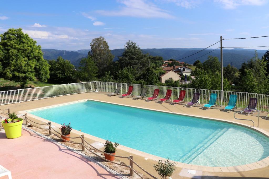 Chalet de 3 chambres avec piscine partagee jardin et wifi a Gravieres Quartier Lachamp, 07140 Gravières