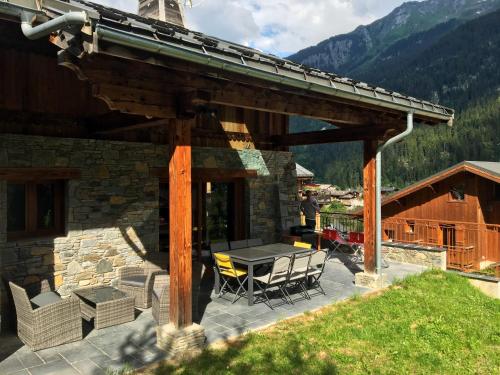 Chalet de 3 chambres avec sauna jardin clos et wifi a Champagny en Vanoise