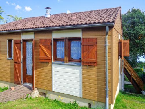 Chalet de 3 chambres avec vue sur le lac piscine partagee et jardin amenage a Saint Gerons a 1 km de la plage