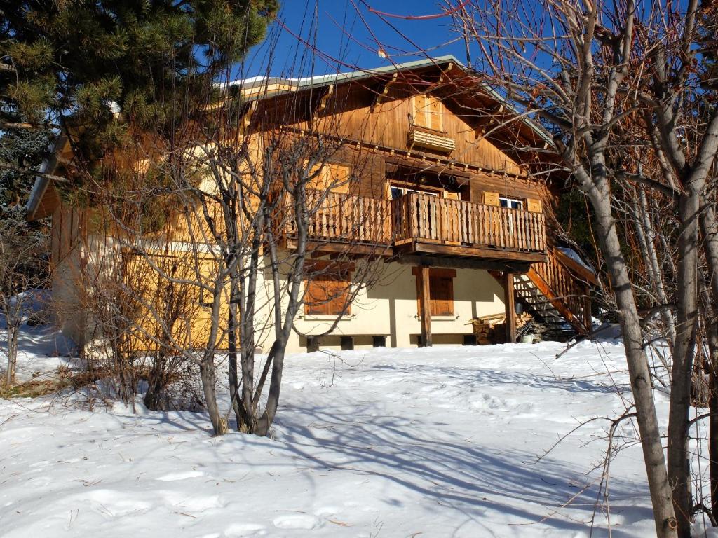 Chalet Chalet de 4 chambres a Saint Chaffrey a 400 m des pistes avec terrasse amenagee et wifi 12 Rue de l'Eyrette 05330 Saint-Chaffrey