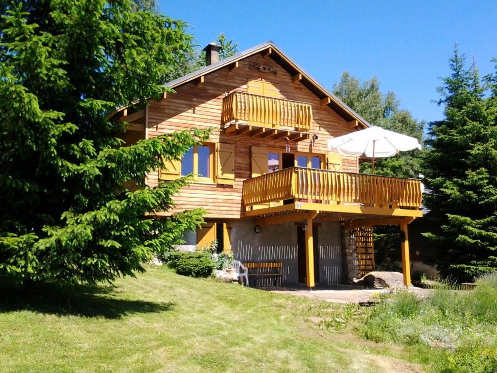 Chalet Chalet de 4 chambres avec jardin amenage a Ax les Thermes a 1 km des pistes 26 Rue des Chalets 09110 Ax-les-Thermes