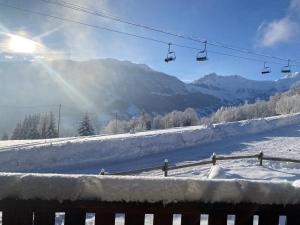 Chalet de 4 chambres avec jardin et wifi a La Lechere a 1 km des pistes