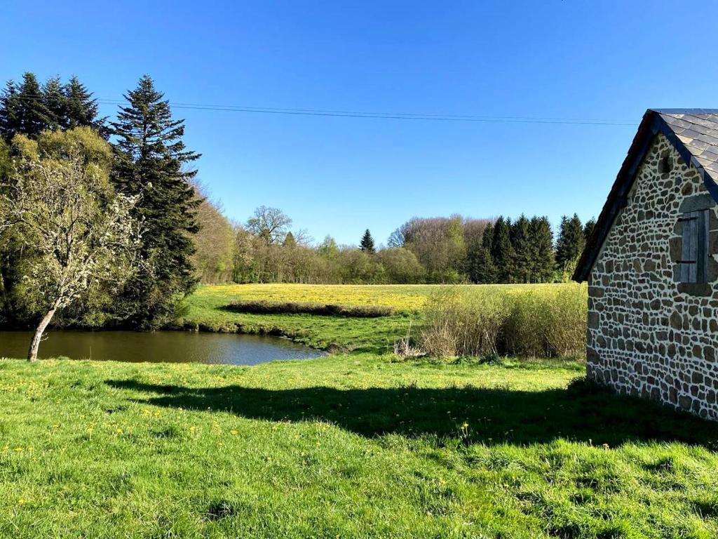 Chalet Chalet de 4 chambres avec vue sur le lac et jardin amenage a Joue du Bois 215 La Belière Normandie, Orne 61320 Joué-du-Bois