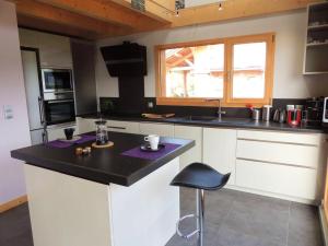 Chalet de 5 chambres avec jardin amenage et wifi a Les Gets a 1 km des pistes