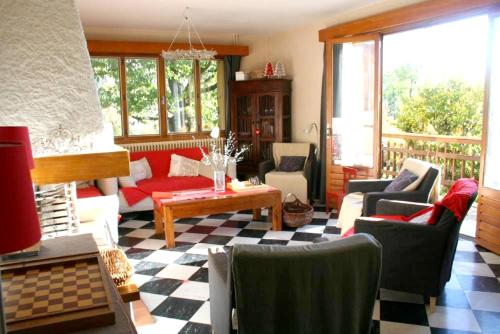 Chalet de 8 chambres avec sauna jardin et wifi a Briancon a 1 km des pistes