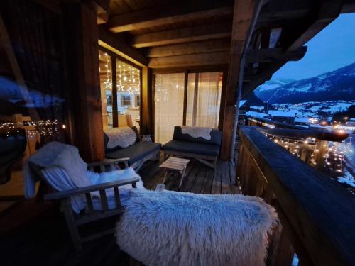 Chalet de montagne style savoyard, vue sur pistes