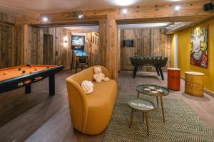 Chalet des Amis - 15 pers à Meribel - 400m piscine salle de jeux ciné