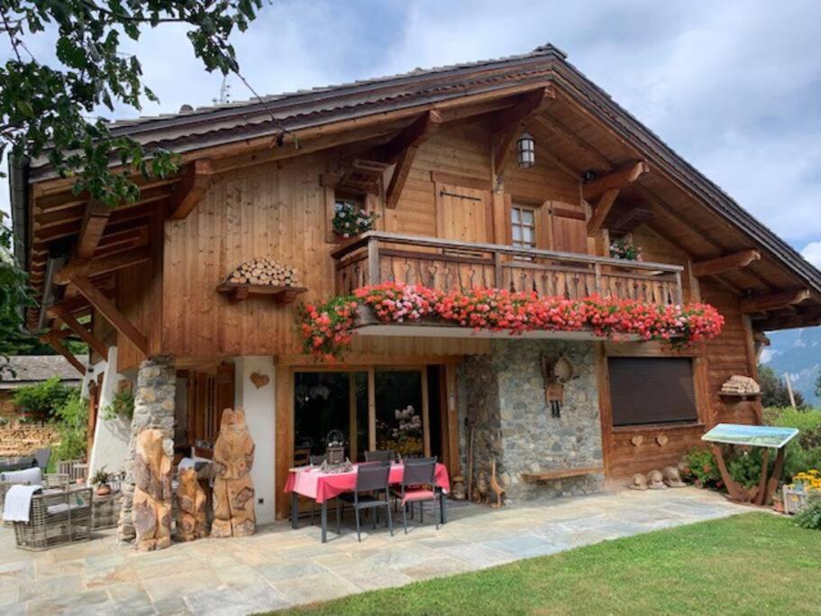 Chalet Chalet des fleurs vue exceptionnelle chaine du Mont-Blanc 121 Route du Medonnet 74920 Combloux