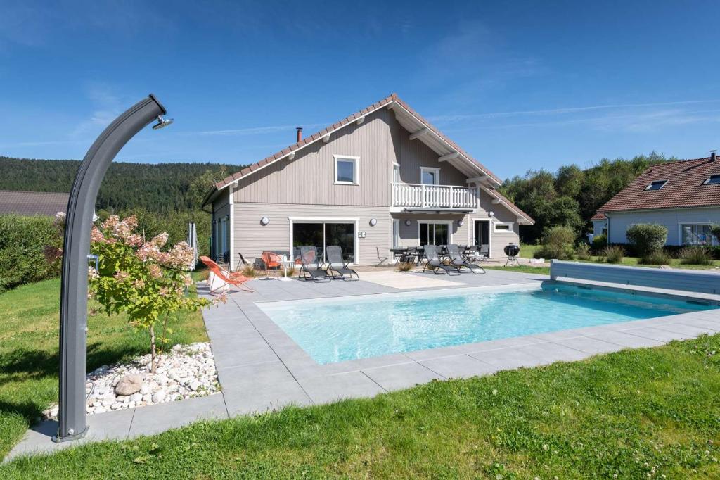 Chalet Chalet du Bien-être 15p. Piscine,Spa, Hammam,Pétanque,Basket 724 route d'Epinal 88400 Gérardmer