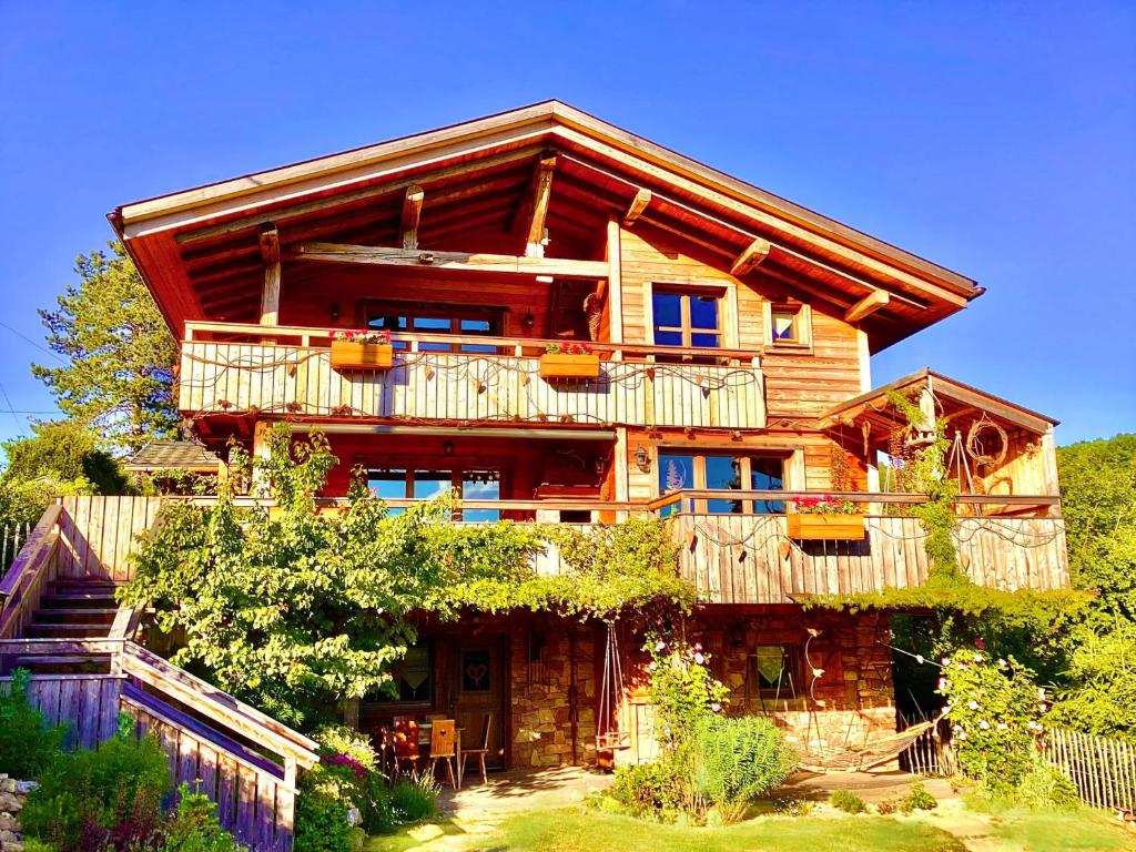 Chalet Chalet du Silberrain près de Colmar - cheminée, sauna, piscine partagée 10 Rue Saint-Marc 68570 Osenbach