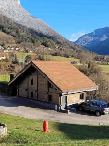 CHALET DUPLEX CHARMANT ENTRE LAC ET MONTAGNES