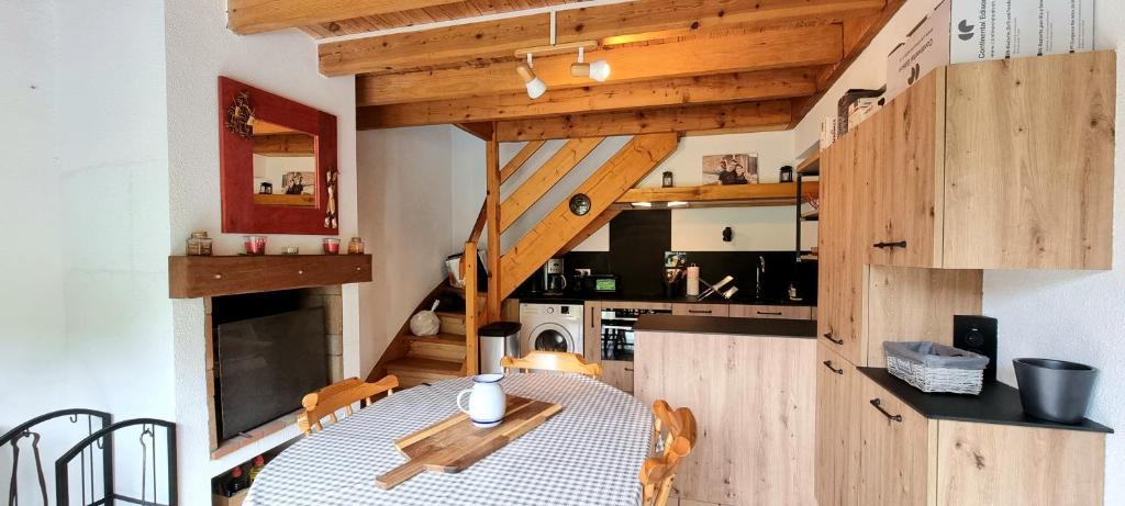 CHALET DUPLEX - TERRASSE - VUE MONTAGNE - WIFI 6 Prats de Viey, 65120 Viey