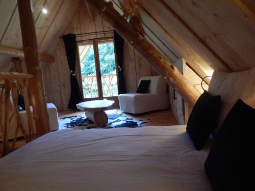Chalet en rondins de bois, Pyrenees Emotions