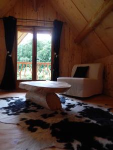 Chalet en rondins de bois, Pyrenees Emotions