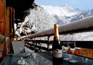 Chalet Falcon - Spacious Argentiere Chalet with Hot Tub