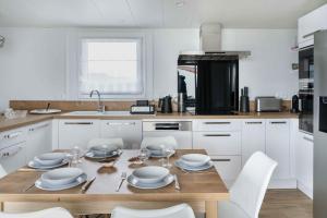 Chalet familial pour 6 personnes avec piscine chauffee
