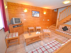 Chalet in Les Menuires Praranger with balcony