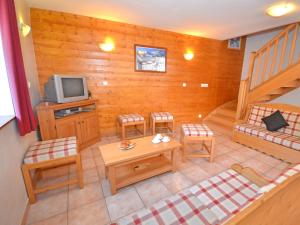 Chalet Chalet in Les Menuires Praranger with balcony  73440 Saint-Martin-de-Belleville Rhône-Alpes