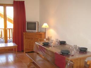 Chalet in Pouzols Minervois near Skiing Slopes