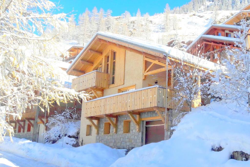 Chalet Chalet in Tignes with hot tub Chalet Arabette, Montee Des Hauts Des Brevieres, Les Brevieres 73320 Tignes